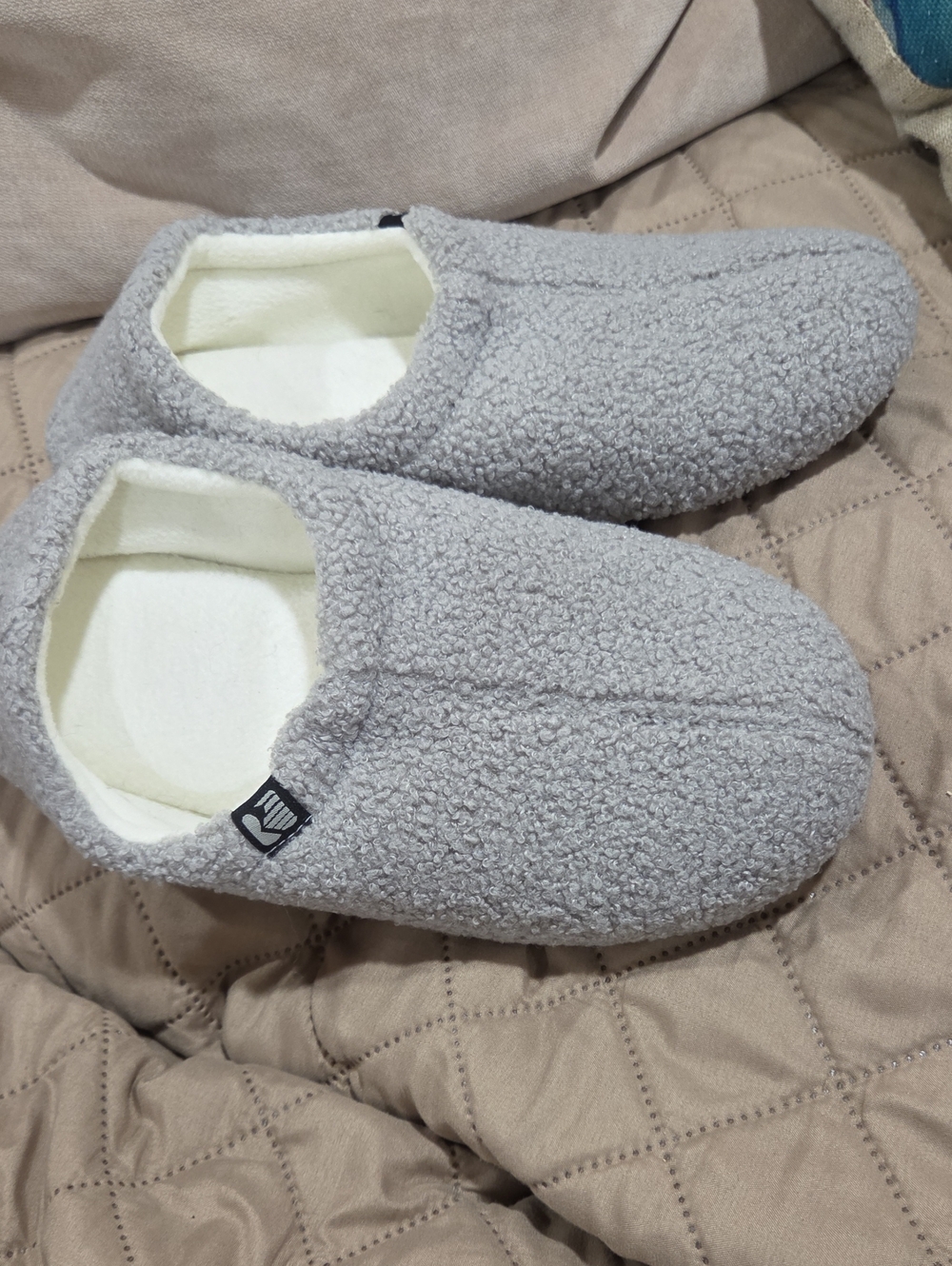 Cozy Gray Women's Sherpa Slippers - Plush Indoor Comfort